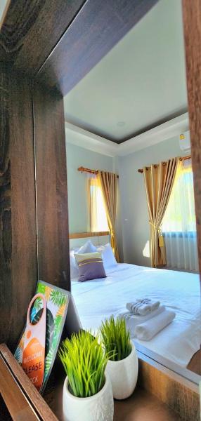 Sisters Real Escapes - Private Bedroom with Shared Bathroom